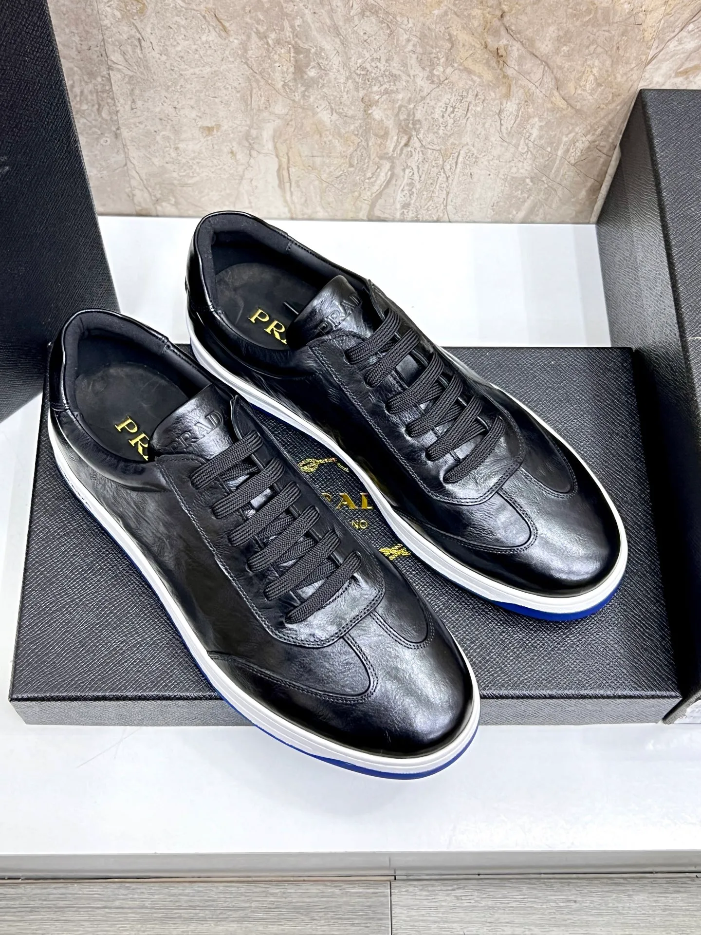 💰620 Prada classic men’s lace-up casual shoes｜Imported cowhide upper｜Layered stitching design on the upper Lightweight and breathable｜Soft and comfortable｜PRADA letters on the side｜Distinctive sporty style Showing the brand style｜Lightweight embossed rubber sole｜With cowhide foot pad lining｜Excellent foot feel Fashionable and elegant｜Size: 38-44 (customized at 45)
